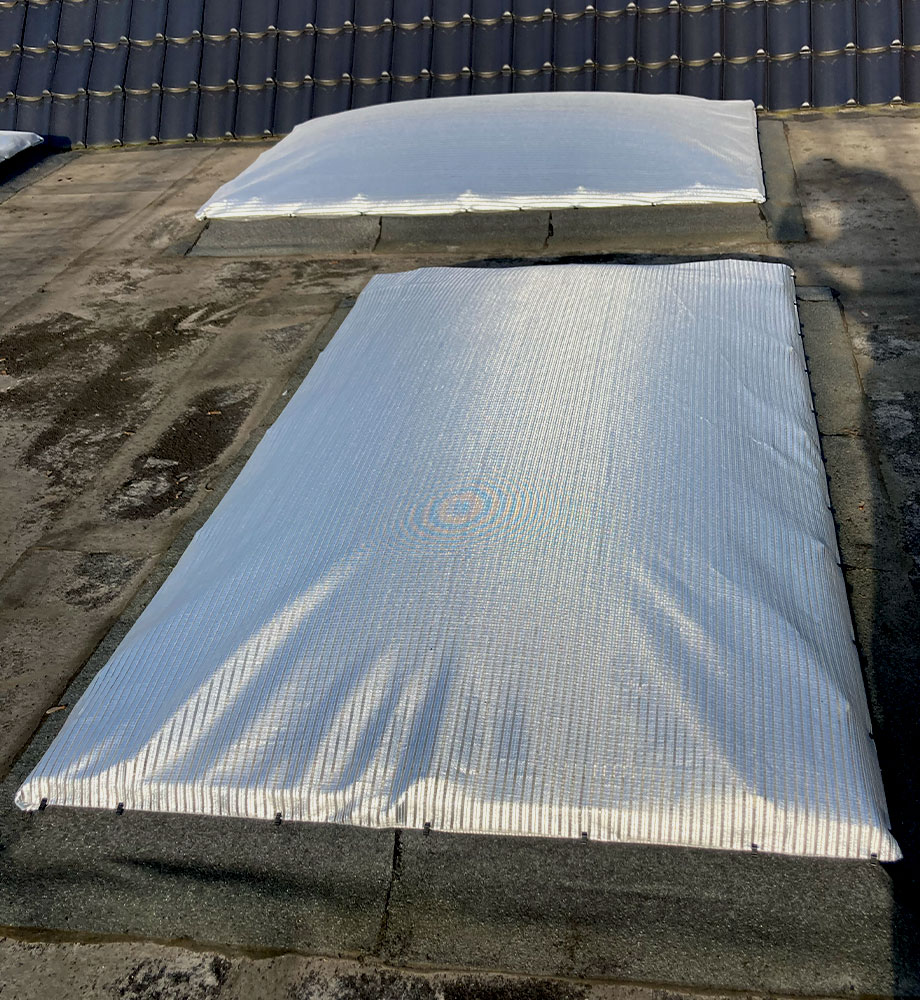 Zonwering op een dakkoepel tegen de warmte op maat gemaakt